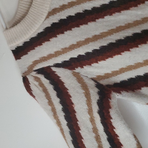 Evereve Chevron Soft Stretchy Slight Puff Sleeve Sweater Size XS Anthropologie - Picture 3 of 9